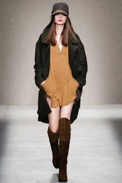 Look 18